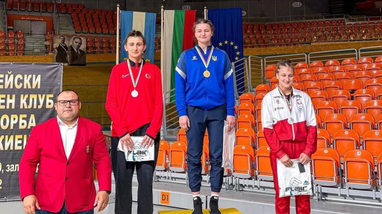 Erzincanlı güreşçiler Bulgaristan’da madalya kazandı