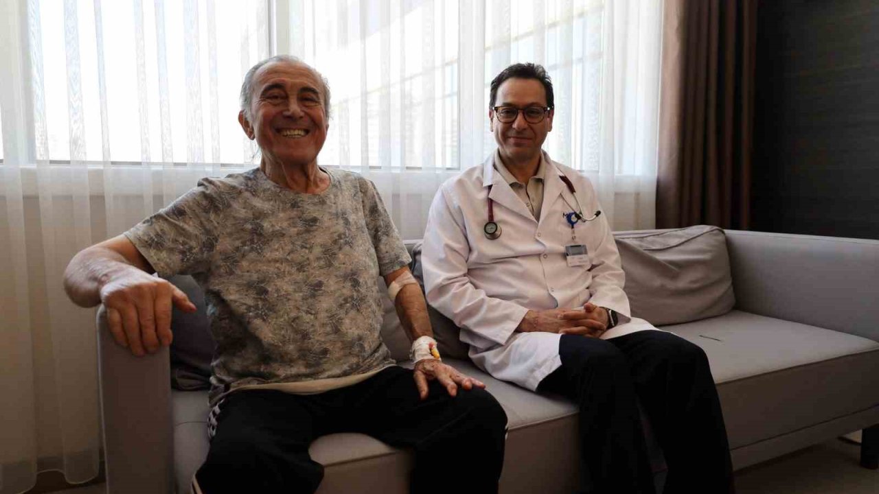 Böbrek nakilli 76 yaşındaki hasta, kolanjioskopi ile sağlığına kavuştu