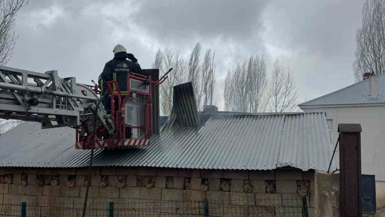 Van’ın Muradiye ilçesinde tandır evi yangını