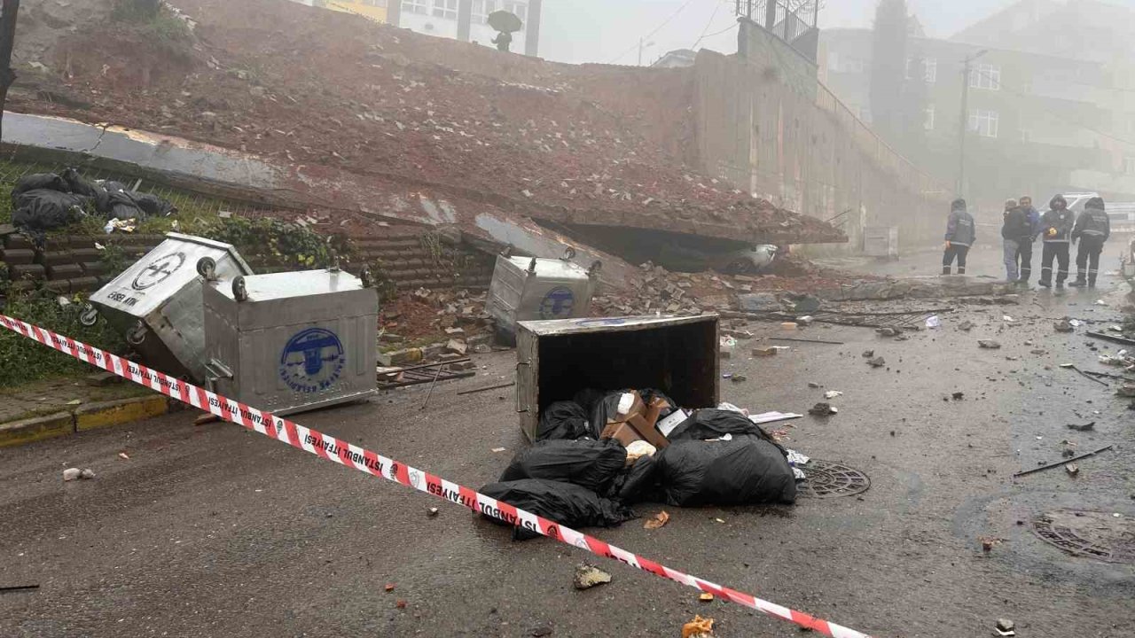 Maltepe’de okulun istinat duvarı çöktü: Araç kullanılamaz hale geldi