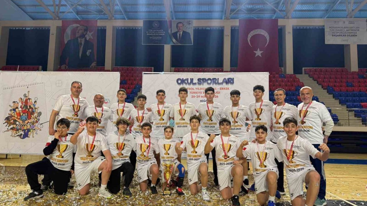 Salihli’nin yıldızları Hentbol’de Türkiye şampiyonu