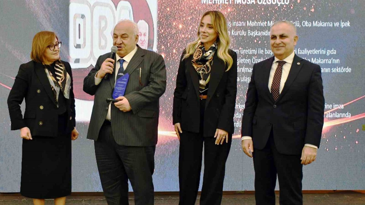 Musa Özgüçlü’ye "Sağlığa En Büyük Yatırım Yapan Hayırsever" ödülü