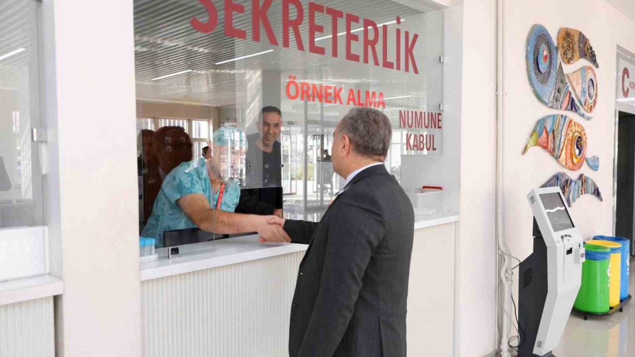 Rektör Altun’dan hastane personeline ziyaret