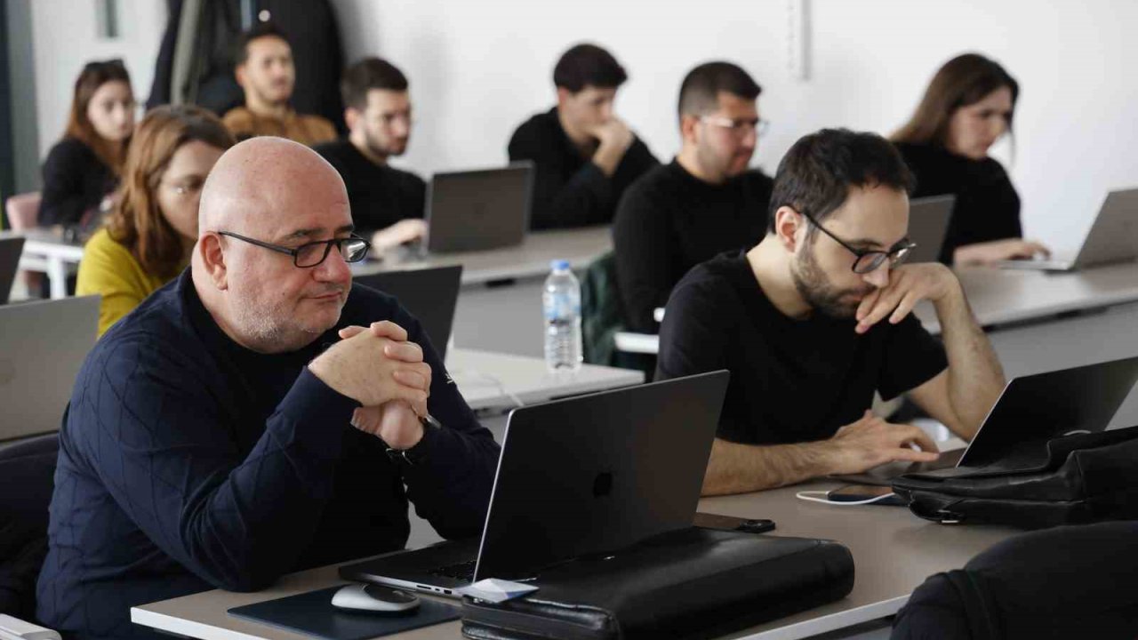 Büyükşehir’den teknoloji meraklısı gençlere yapay zeka eğitimi