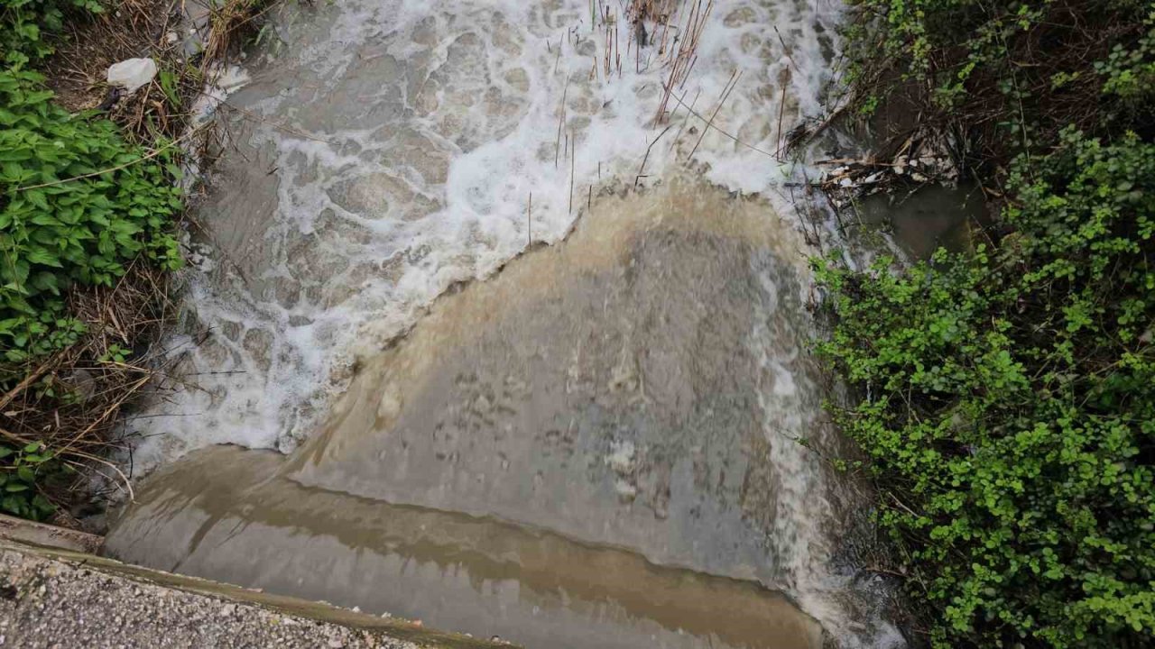 Bandırma kırsalında kuvvetli yağış hayatı olumsuz etkiledi