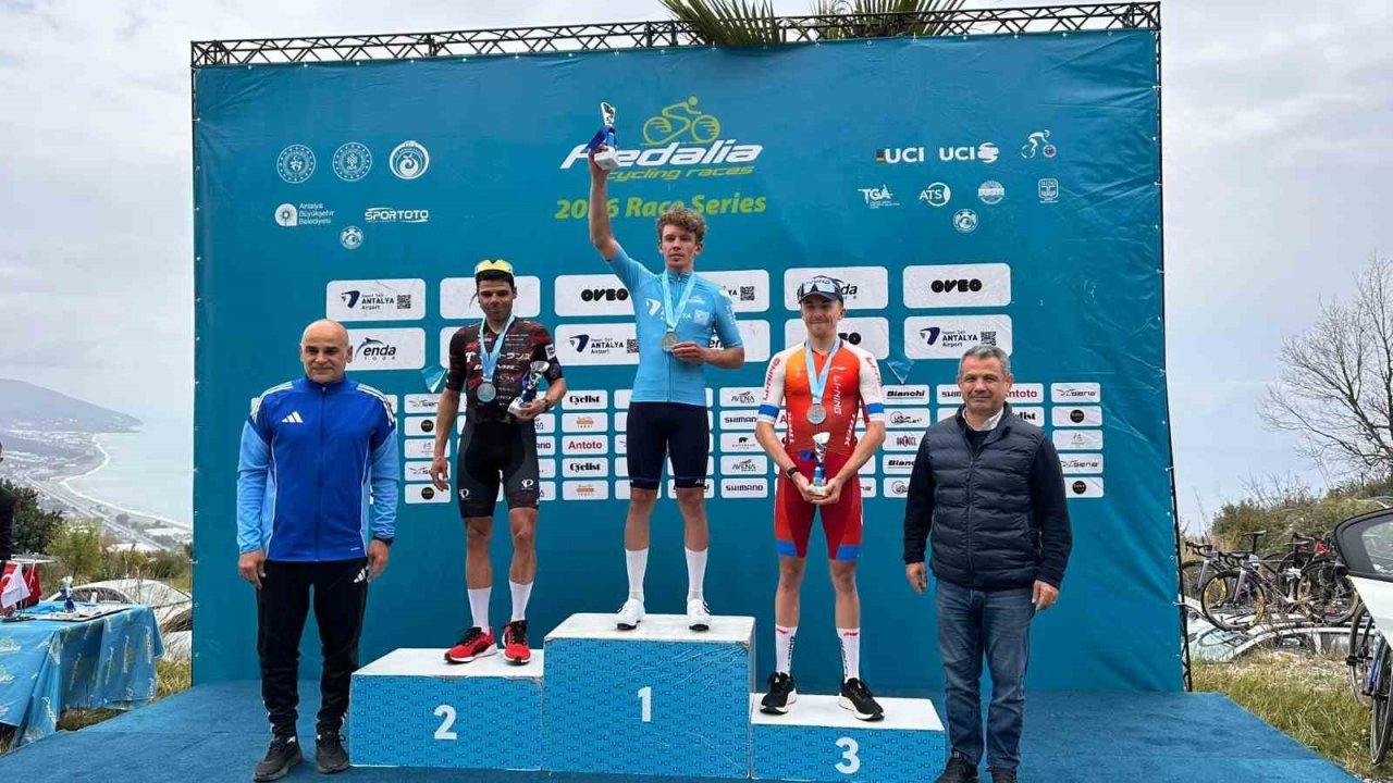 Muğla Büyükşehir Belediyesi Bisiklet Takımı Alanya’da birincilik kürsüsüne çıktı