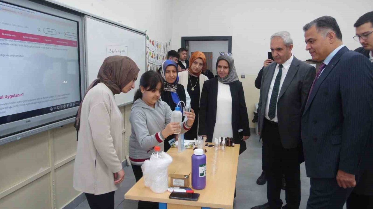 Sıfır atık etkinliğinde sergi, atölye ve fidan dikimi gerçekleştirildi