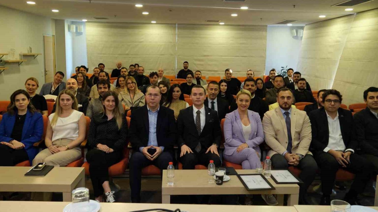 EGİAD’da, 2060 makro görünüm masaya yatırıldı