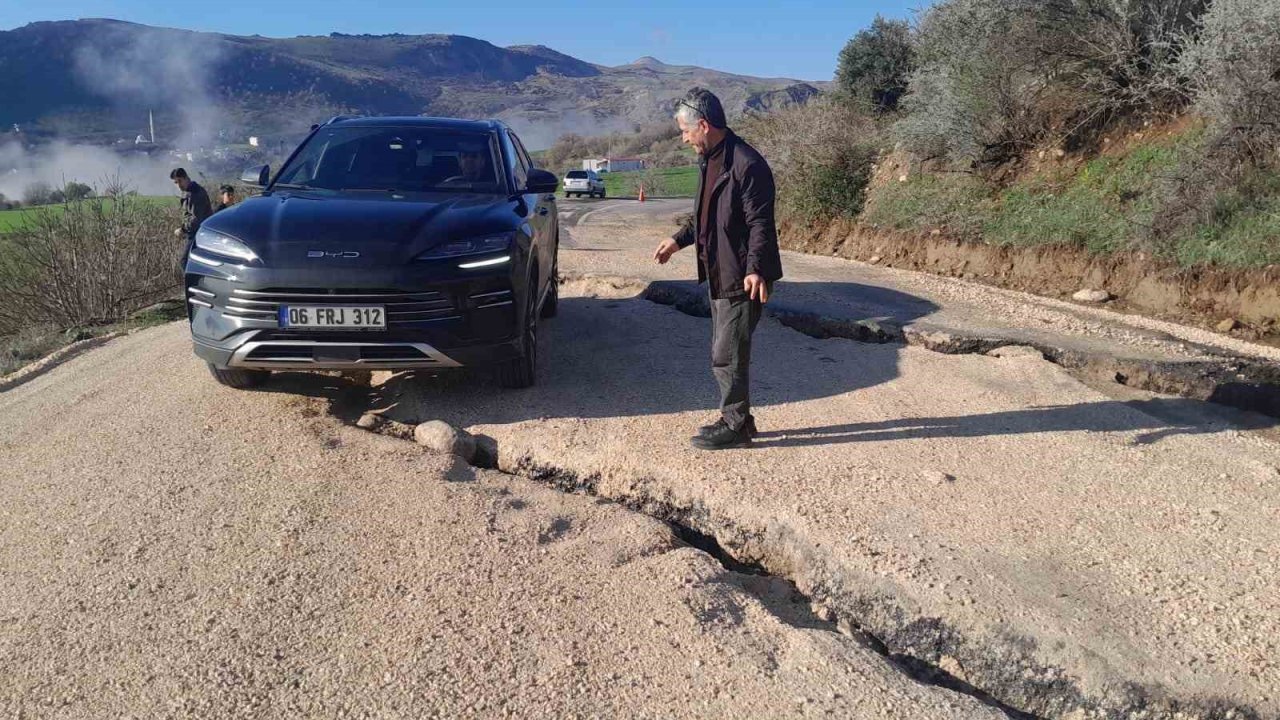Sincik-Kahta karayolunda ulaşım güçlükle sağlanıyor
