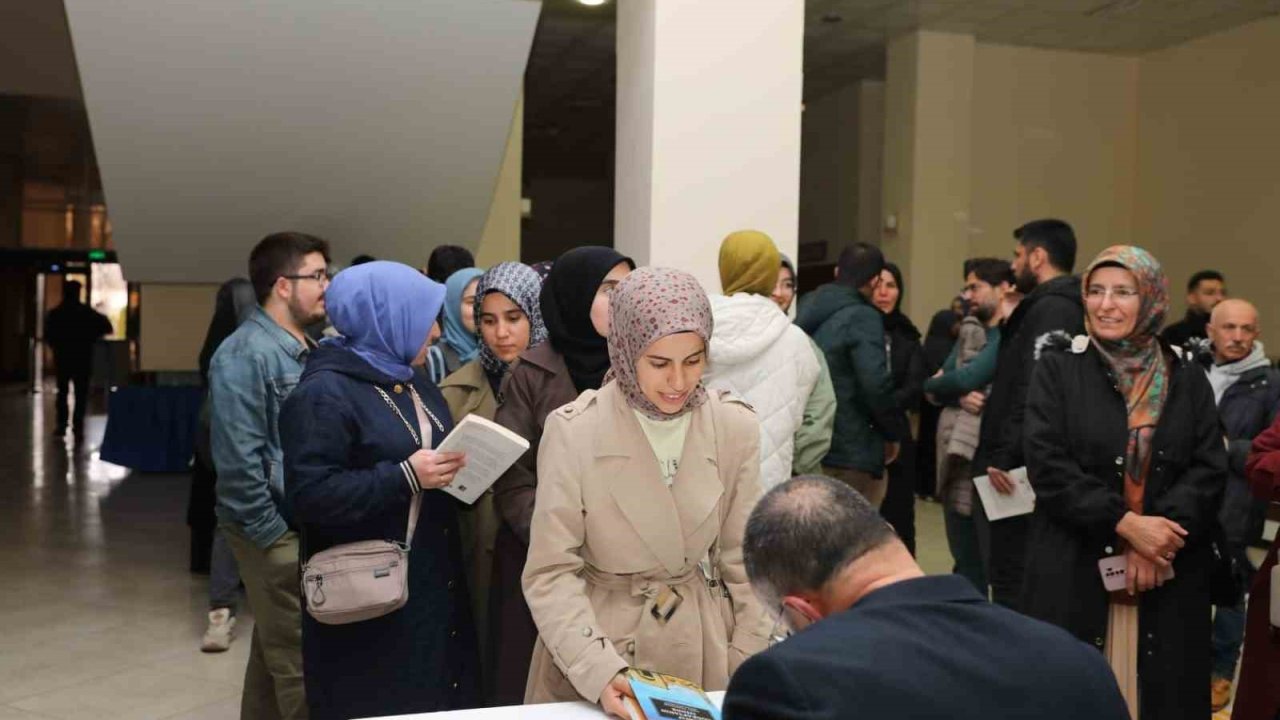 NÖHÜ’de "Kayıp Coğrafya’nın İzinde: Kudüs ve Doğu Türkistan" konferansına yoğun ilgi