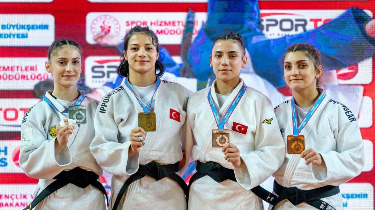 Yunusemreli judocular Trabzon’dan çifte madalya ile döndü