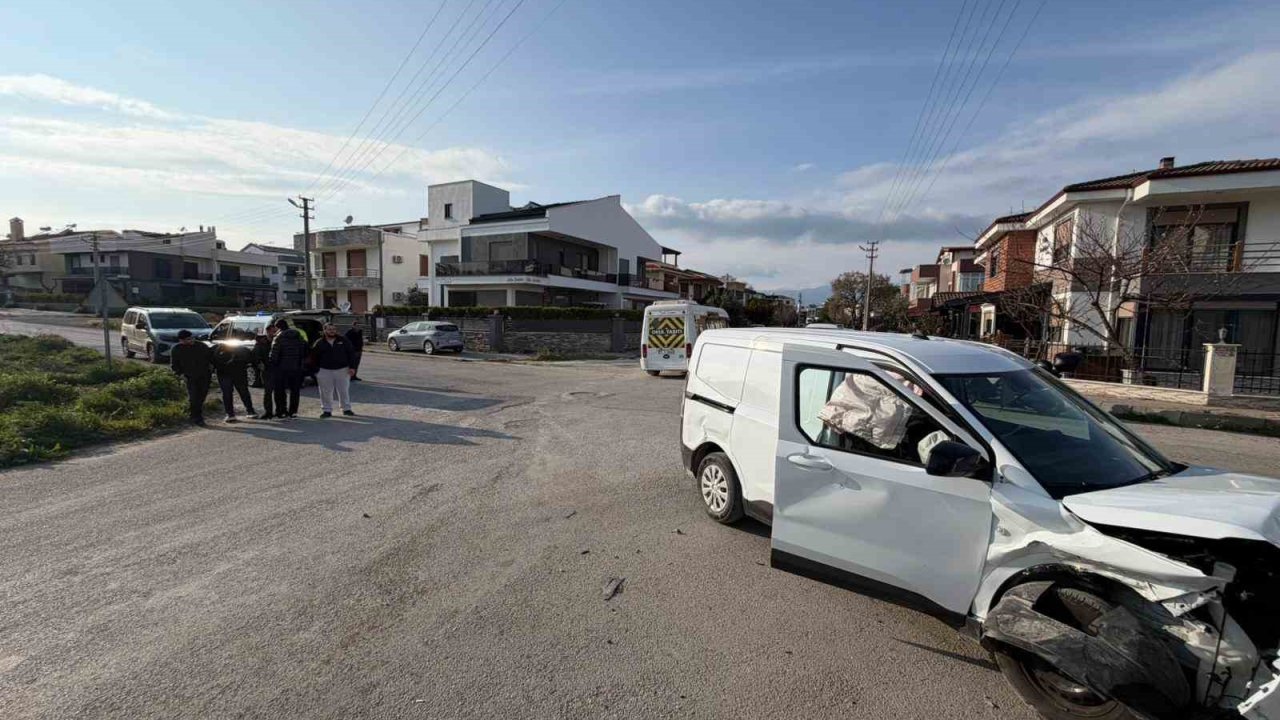 Burhaniye’de sık kaza yaşanan kavşağa düzenleme yapılması istendi