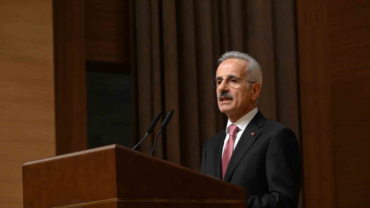 Bakan Uraloğlu: "5G hizmetlerini 2 yıl içerisinde ülkemizin her bir noktasında vatandaşlarımızın hizmetine sunacağız"