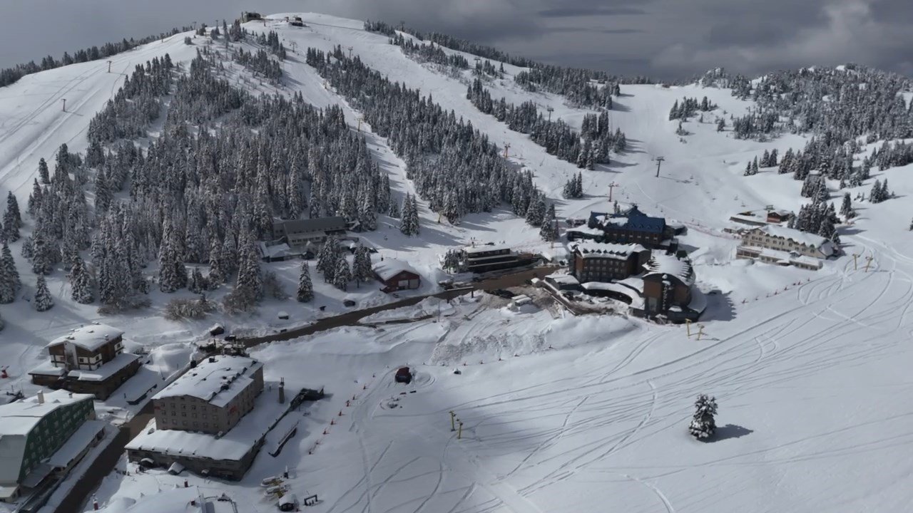 Uludağ’da sezon uzadı nisan ayıyla 2 metre kar var