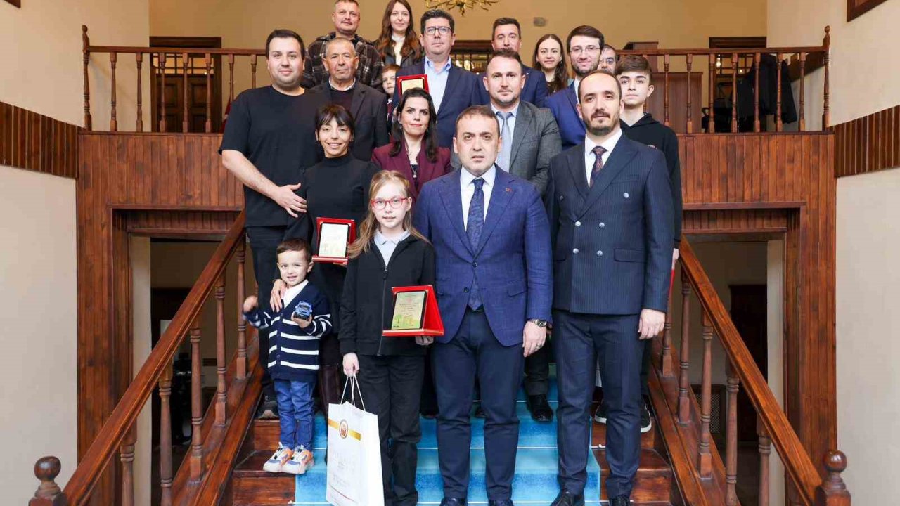 Vali Sözer ‘Yılın Okuru’ ödüllerini takdim etti