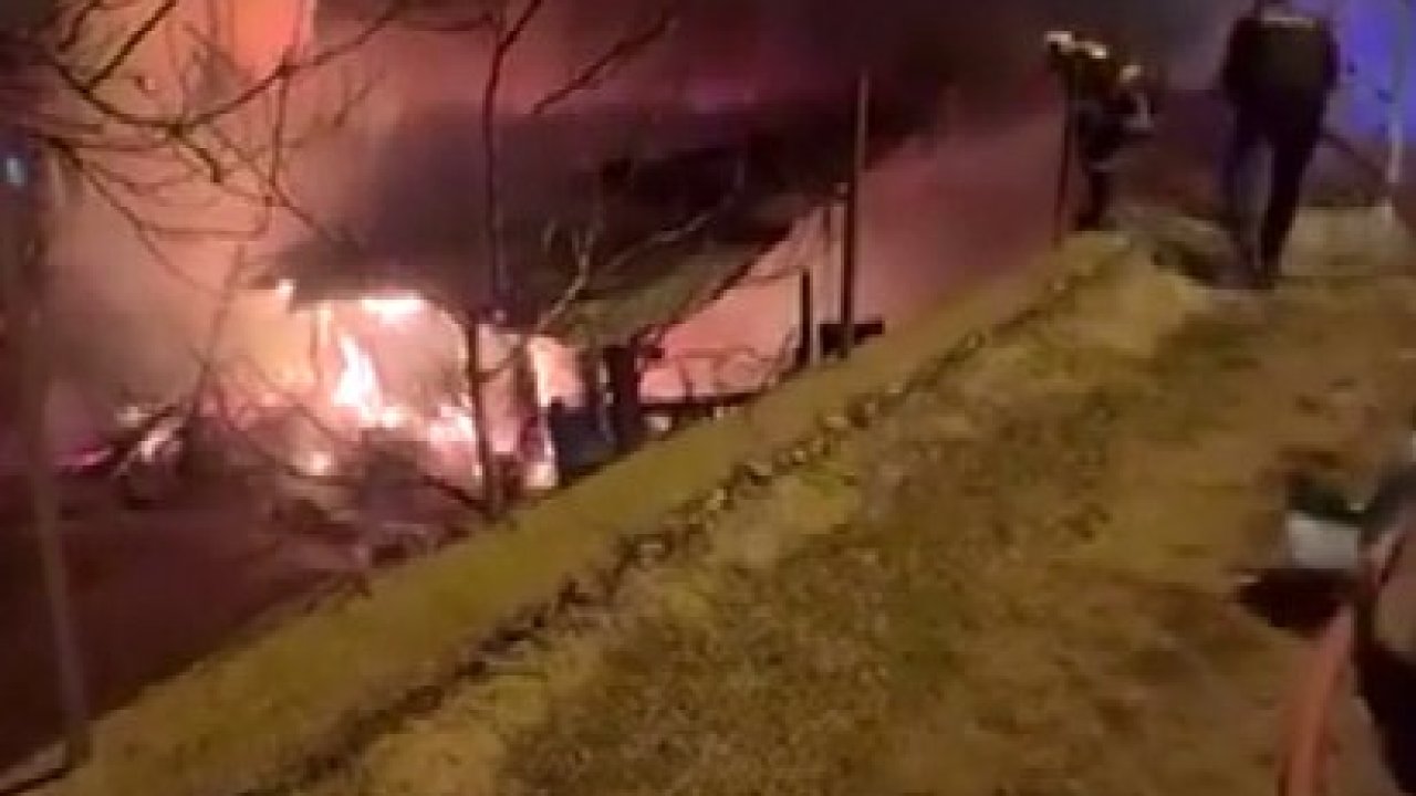 Tufanbeyli’de çıkan yangında ev ve ahır küle döndü