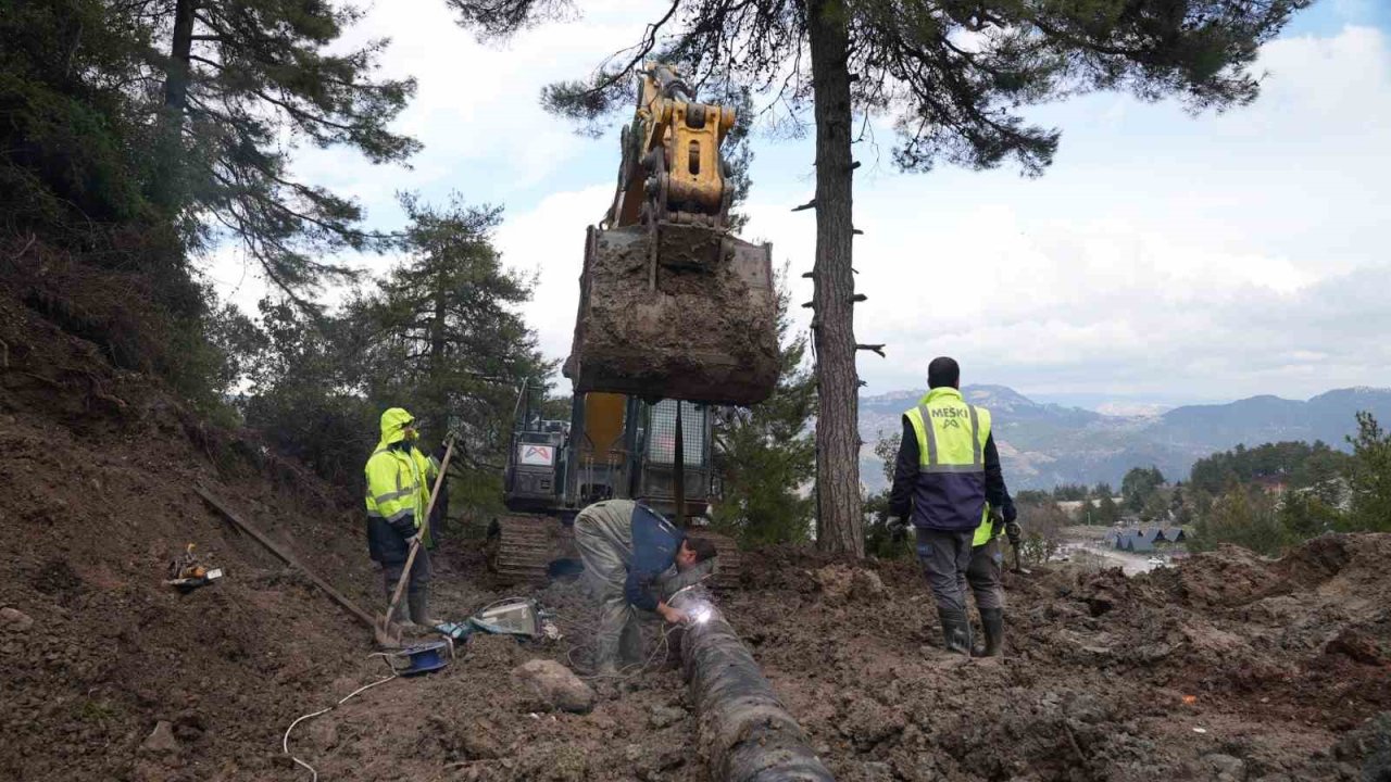 Mersin’de heyelan bölgesinde hasar gören içme suyu hattı onarıldı