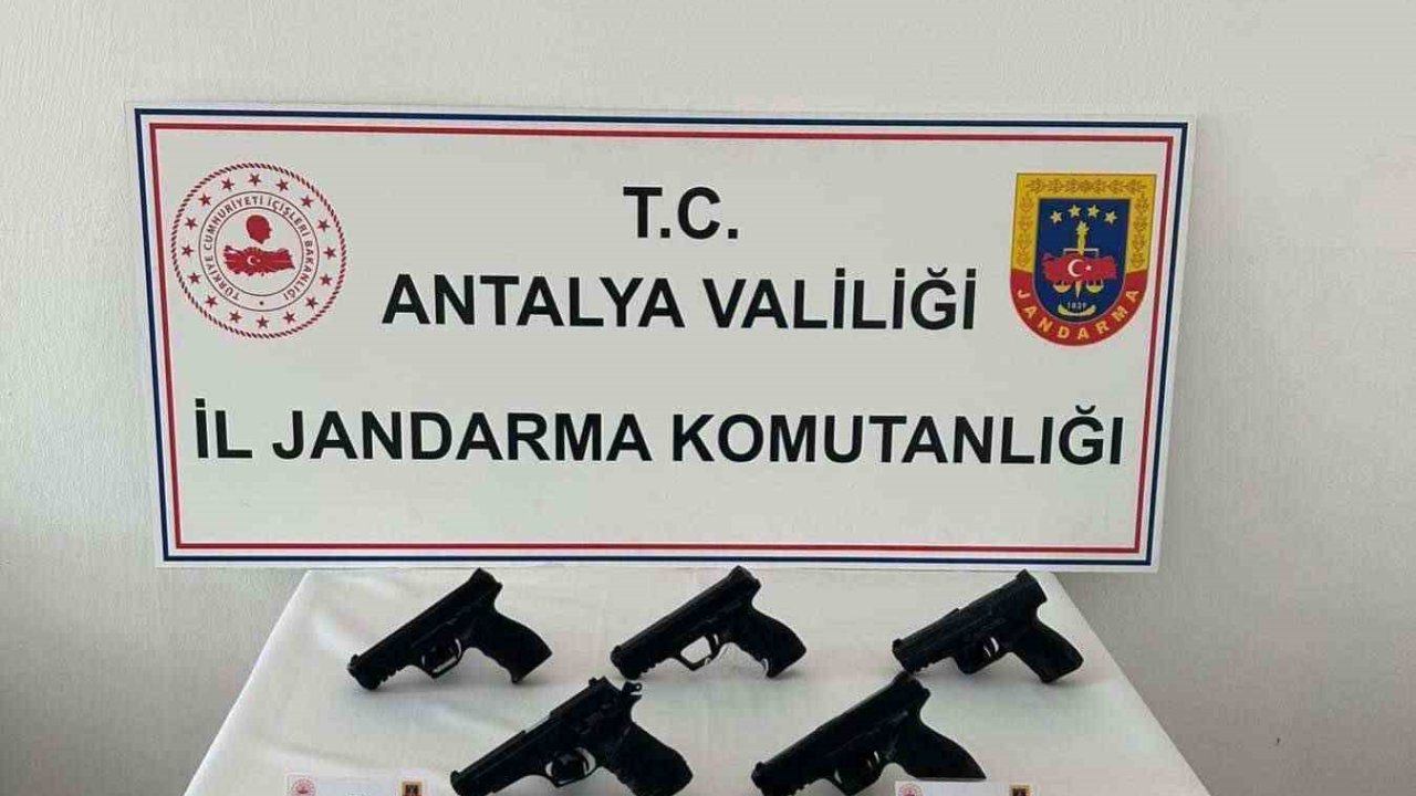 Antalya’da kaçak silah operasyonu
