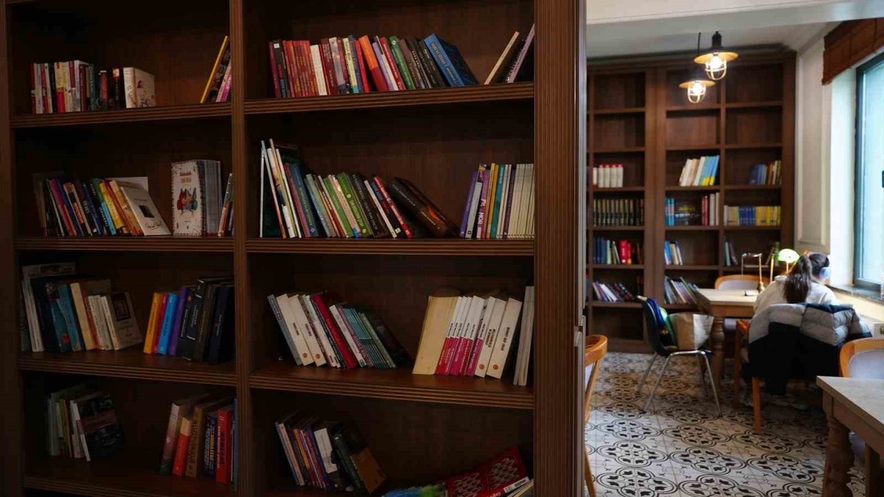 Başkan Özlü "Güçlü bir gelecek; okuyan ve düşünen bireylerle mümkündür"