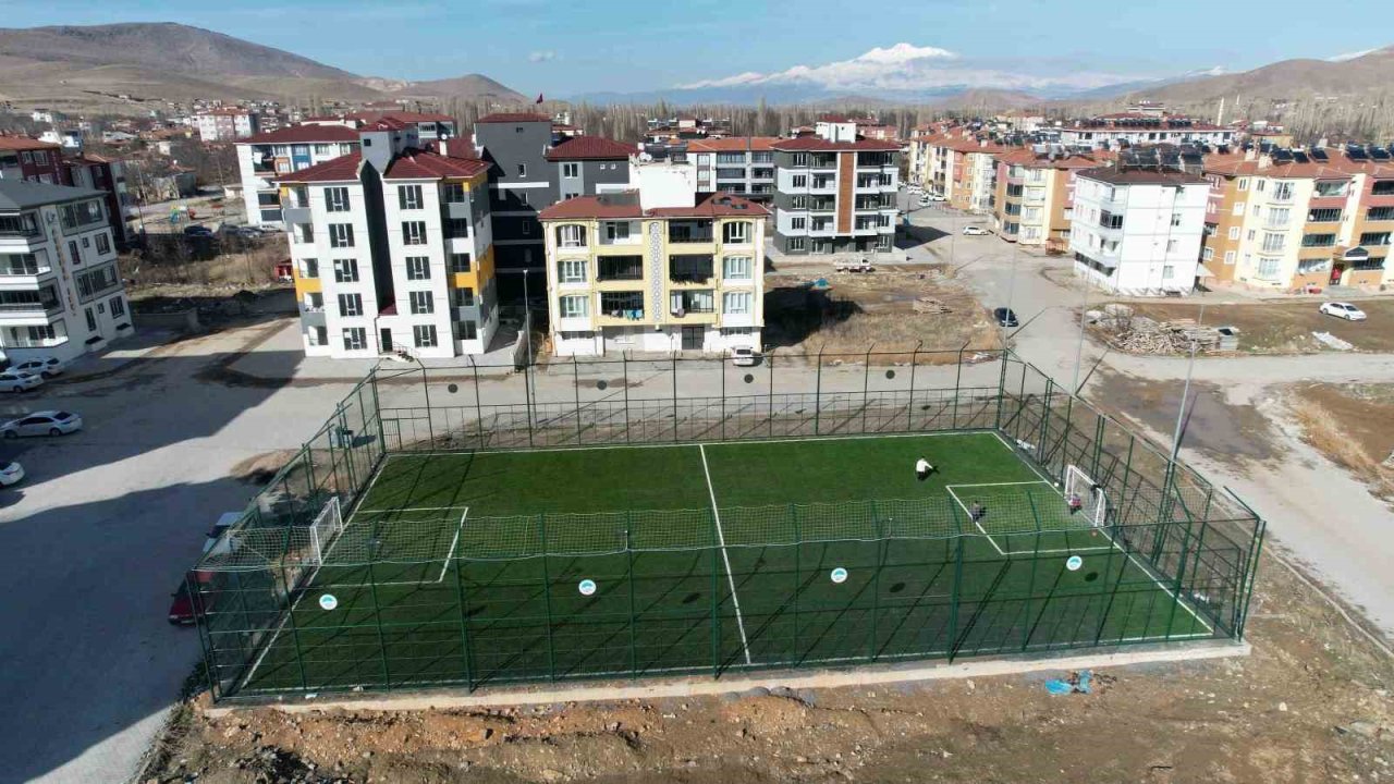 Çiğilli Mahallesi Halı Sahası hizmete sunuldu