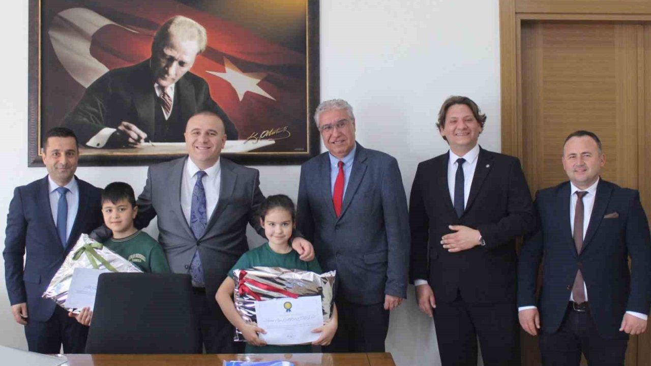 En çok kitap okuyan öğrencilere ’teşekkür’ belgesi verildi