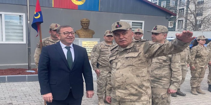 Kars Valisi Ziya Polat’tan jandarma personeline ziyaret