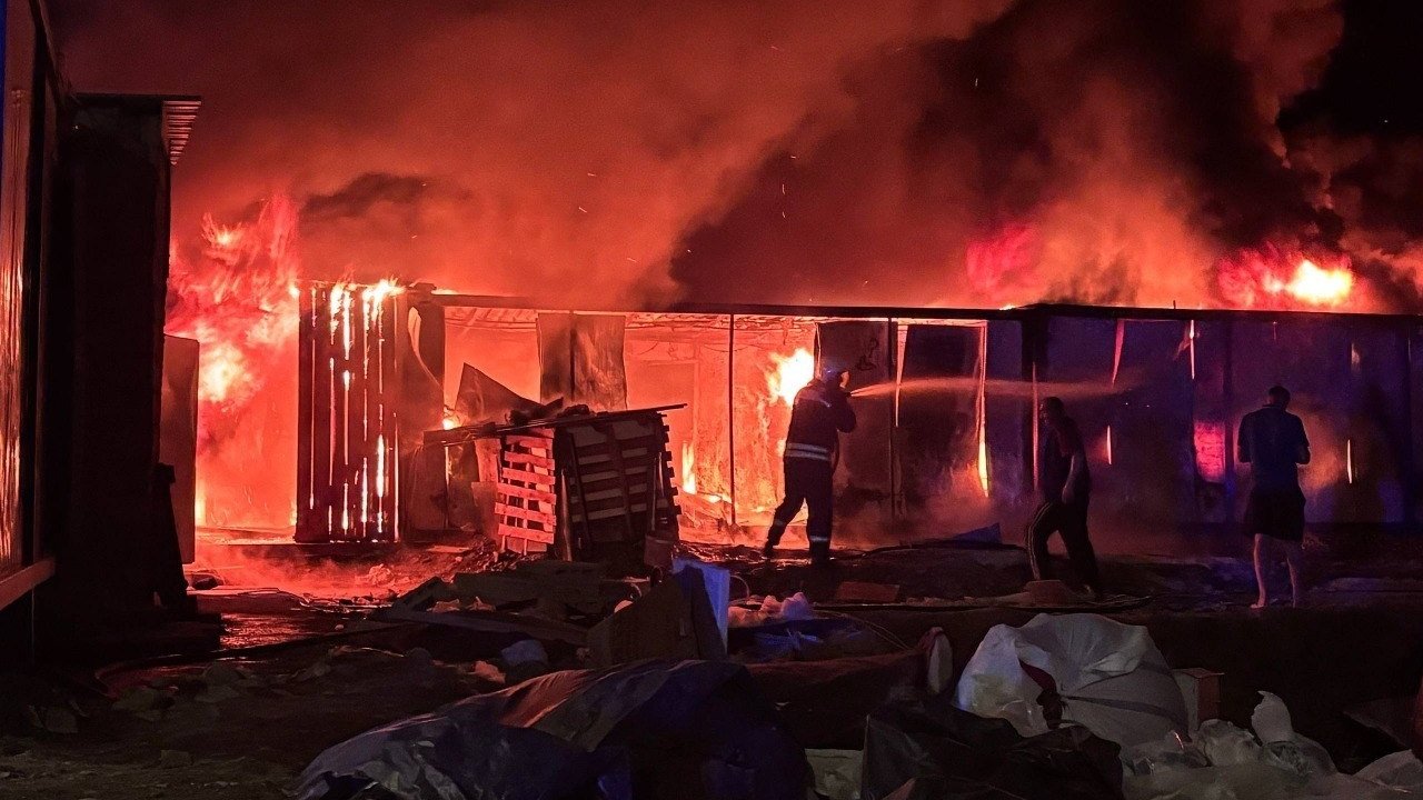 Erzincan’da işçi konteynerlerinde yangın paniği