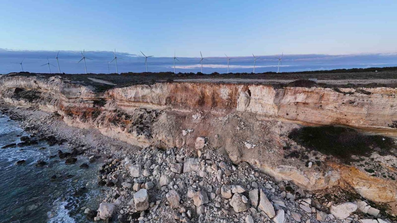 Turizm merkezi Bozcaada’daki Polente Burnu’nda göçük