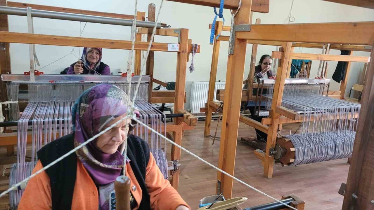 Kemaliye’nin geleneksel "Gazenne" kumaşı yeniden hayat buluyor
