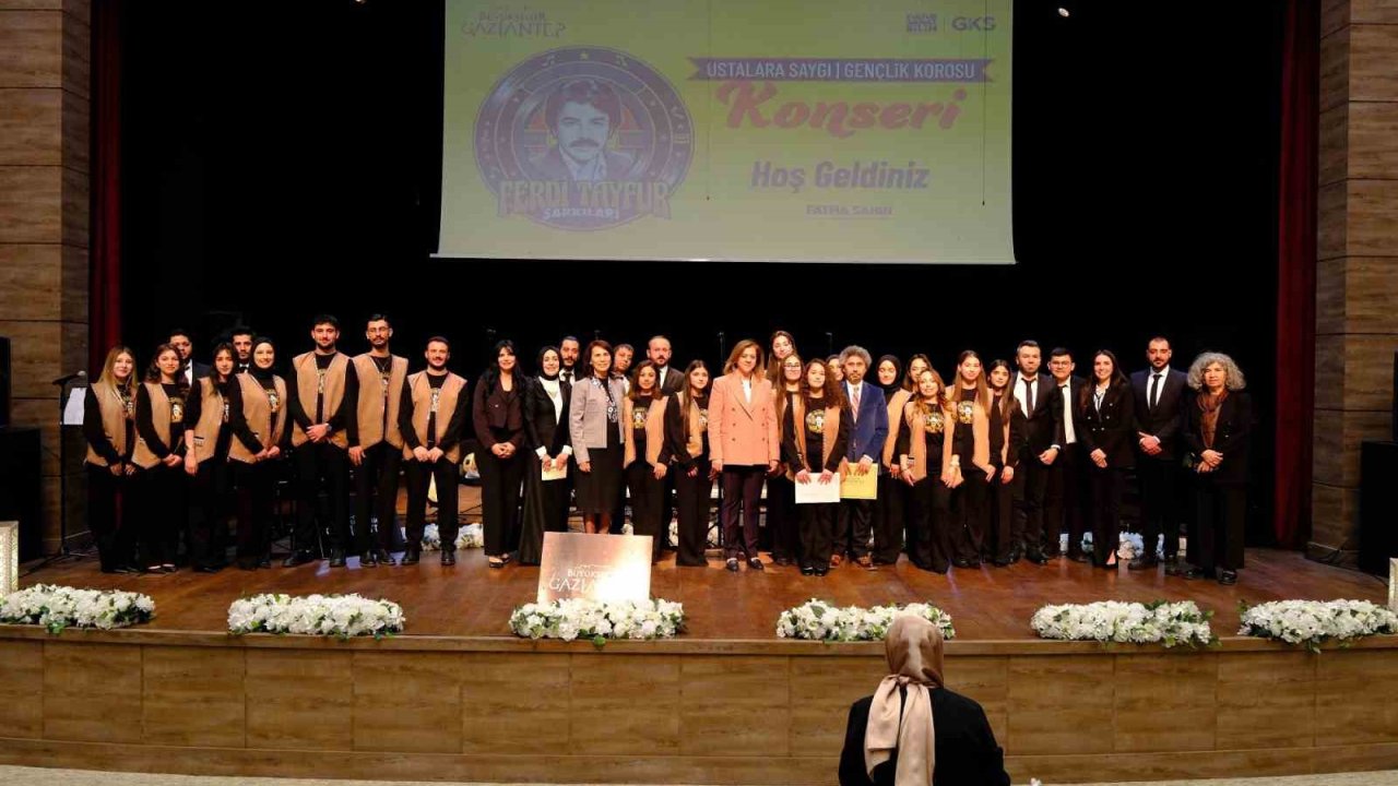 "Ustalara Saygı" konserleri Ferdi Tayfur şarkılarıyla devam etti