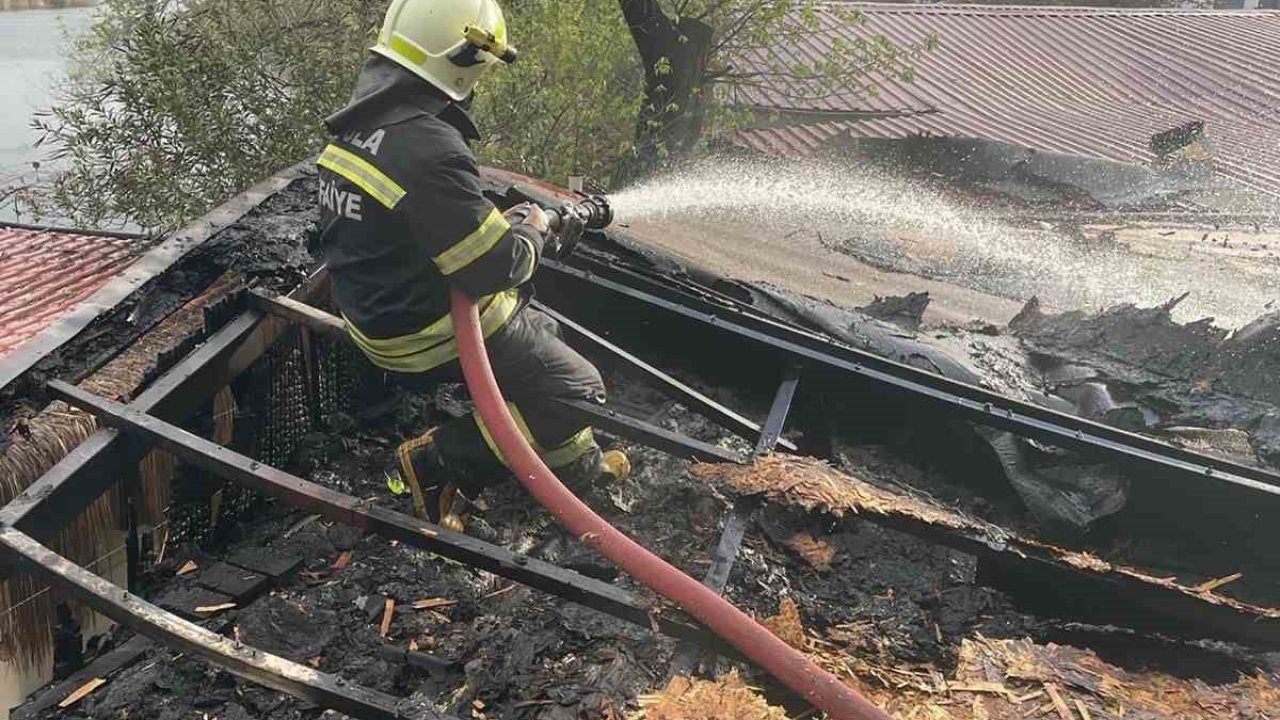 Ortaca Dalyan’da çatı yangını