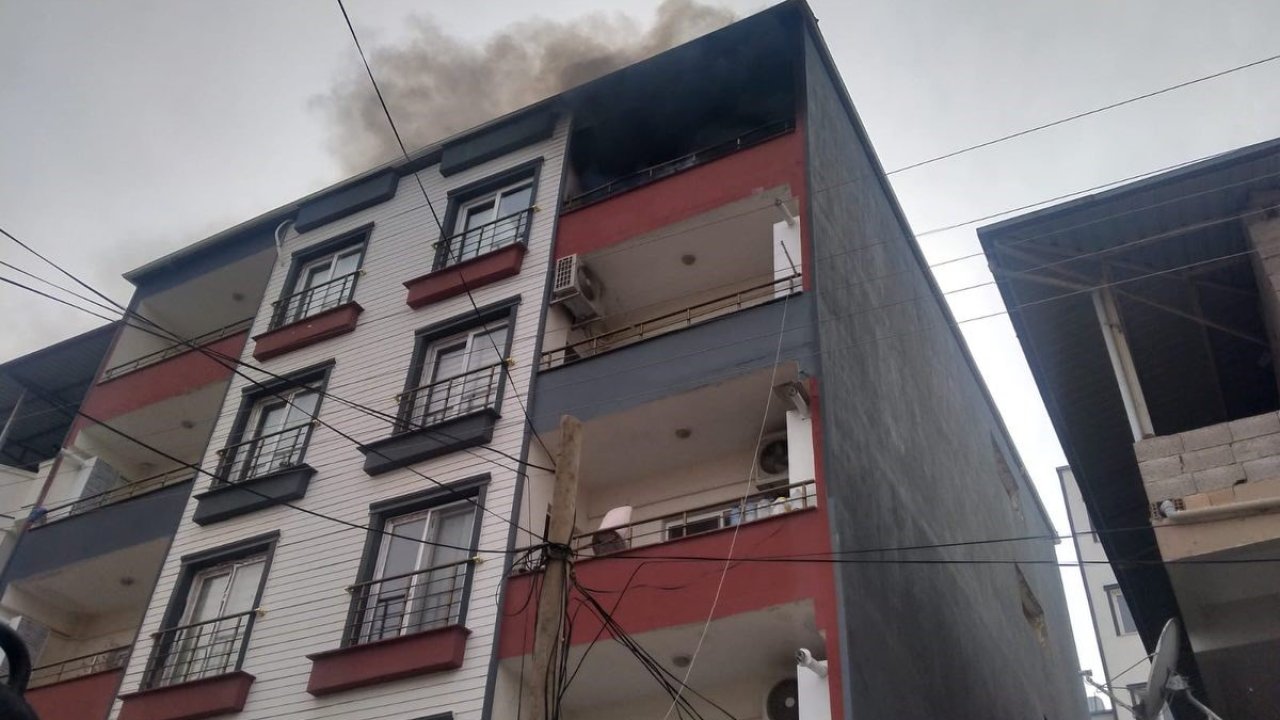 Kırıkhan’da apartman dairesi alevlere teslim oldu