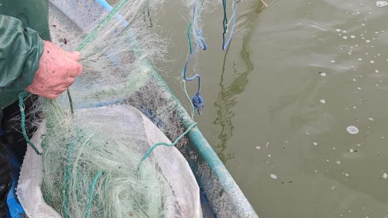 Gölde 800 metre balık ağı ele geçirildi