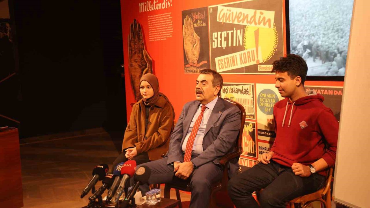 Milli Eğitim Bakanı Tekin’den Aydın’da ’Demokrasi ve Însan’ dersi