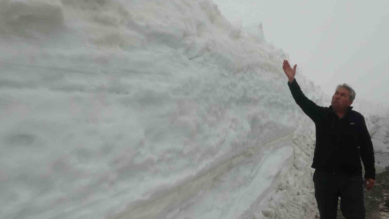 Burası ne Van ne Hakkari: Yaz şehri Mersin’de kar 2 metreyi aştı