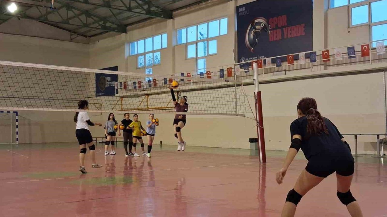 Bilecik’te voleybol antrenmanları devam ediyor