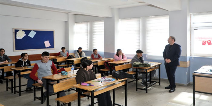 Kars Valisi Vali Polat 30 Ekim Mahallesi’nde vatandaşlarla buluştu