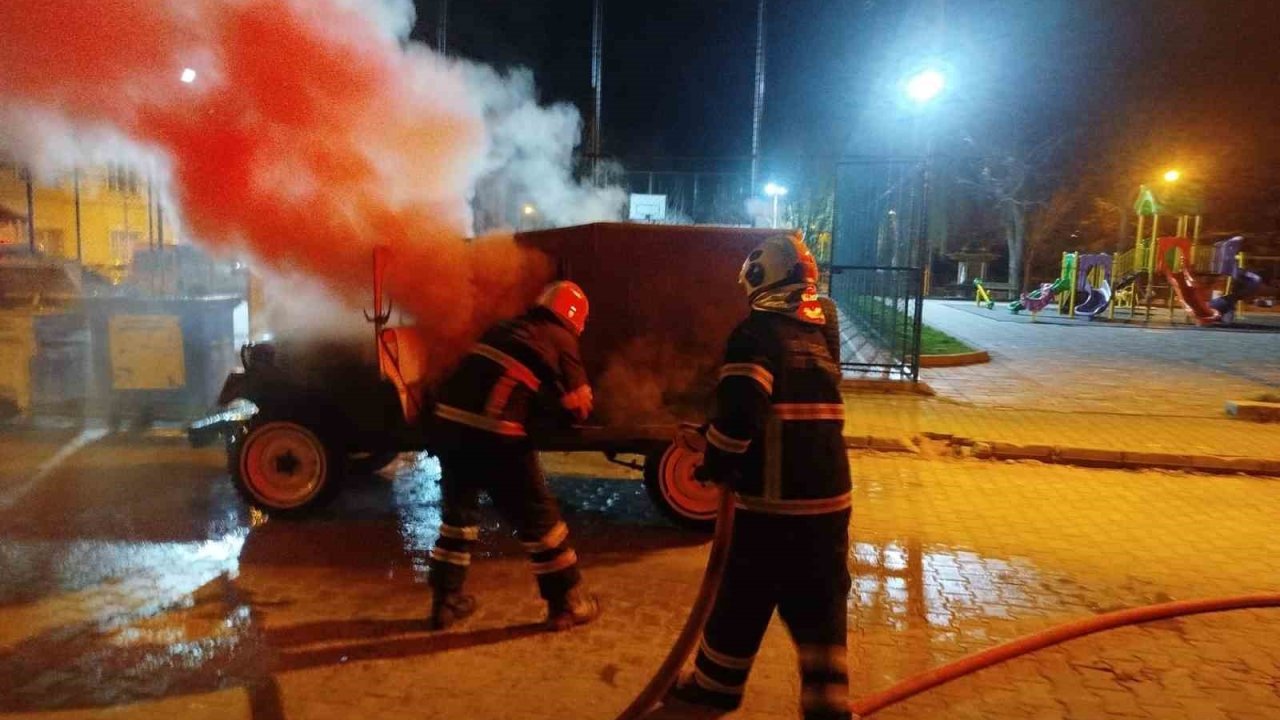 Seyir halindeki araç alev aldı