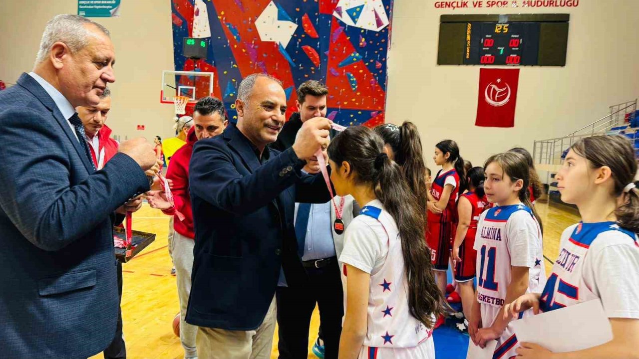 Küçükler Basketbol Grup Müsabakaları heyecan sona erdi
