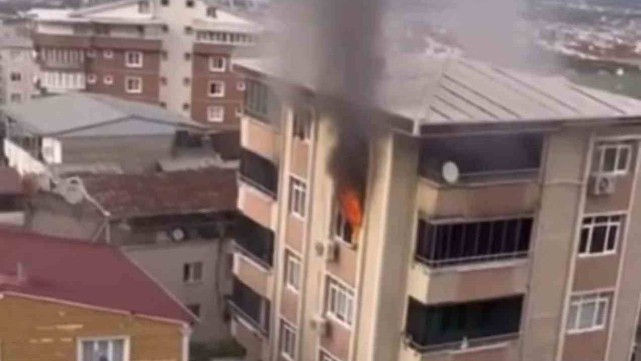 Bursa’da apartman dairesinde çıkan yangın, mahalleyi ayağa kaldırdı