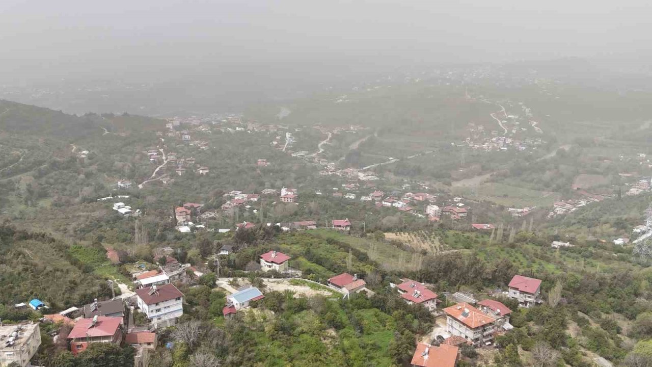 Hatay’da çöl tozu etkisini sürdürüyor