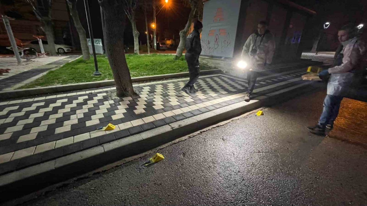 Karaman’da tüfekle rastgele ateş açıldı: Saçmalar otomobil ile binaya isabet etti