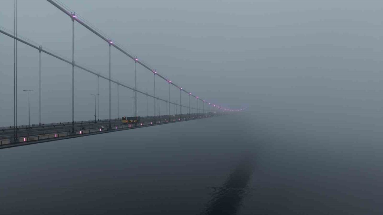 İstanbul Boğazı’nda sis etkili oluyor