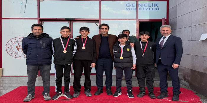 Sarıkamış Kaymakamı Enis Aslantatar'dan Gençlik Merkezini Ziyaret