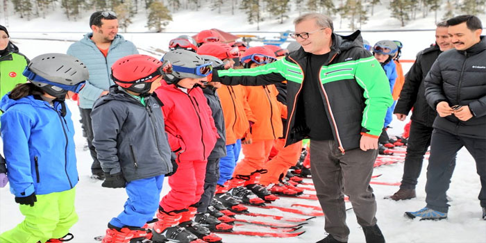 Kars’ta öğrenciler “Karın Yıldızları” projesiyle kayakla buluşuyor