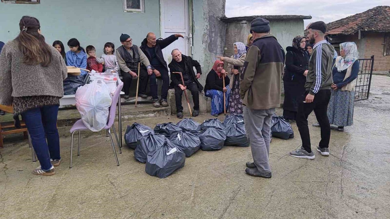 ’Sessiz’ mahalleye 3 kamyonluk yardım