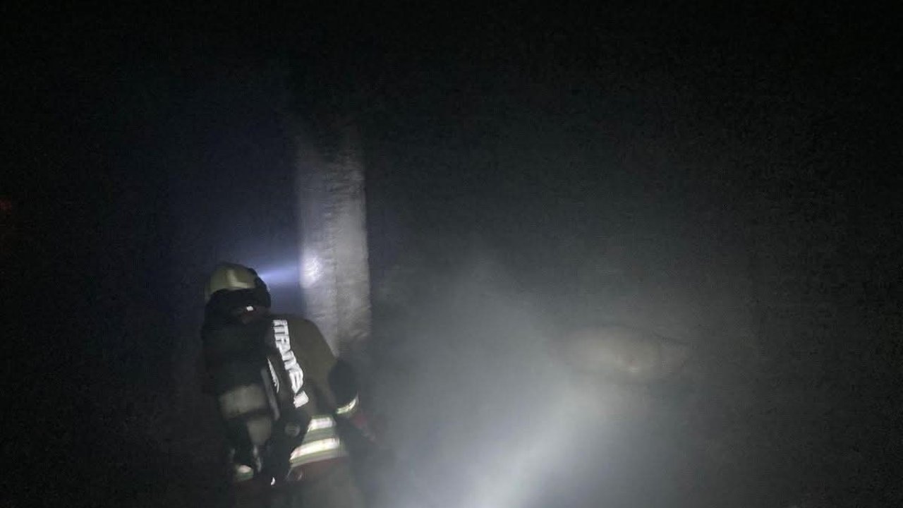 Dörtyol’da metruk bina yangını