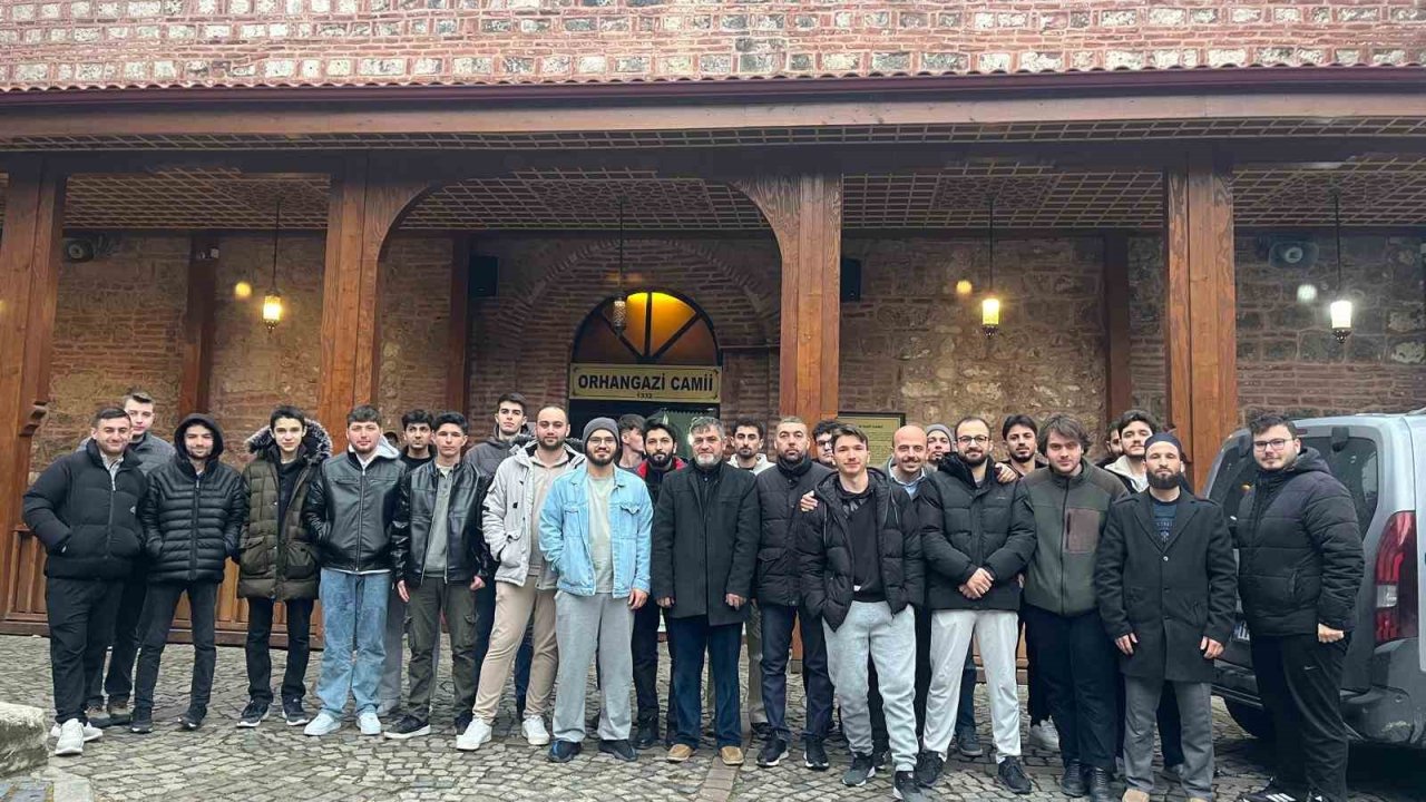 Bilecik’te KYK öğrencileri sabah namazında buluştu