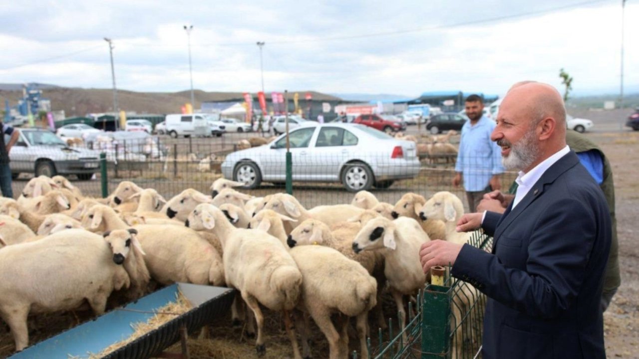 Başkan Çolakbayrakdar: "Kurban hizmetinde öncü, Türkiye’de sayılı belediyeyiz"