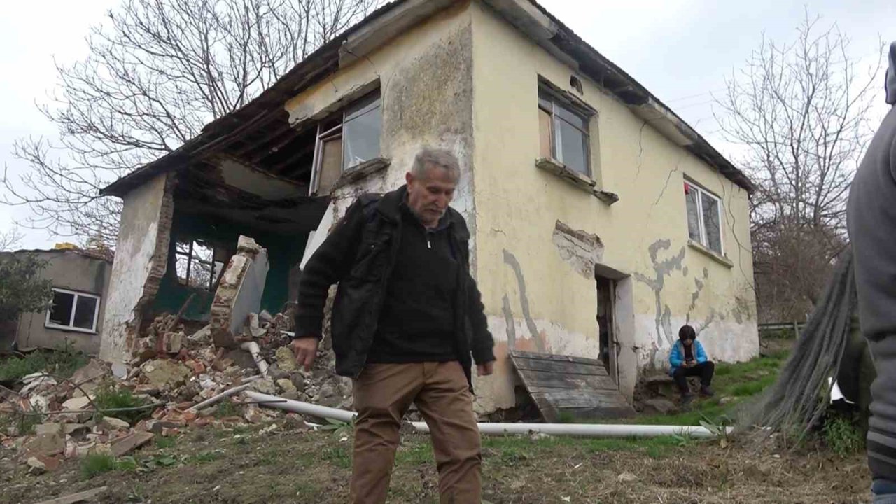 Yan parseldeki inşaat nedeniyle evsiz kaldılar